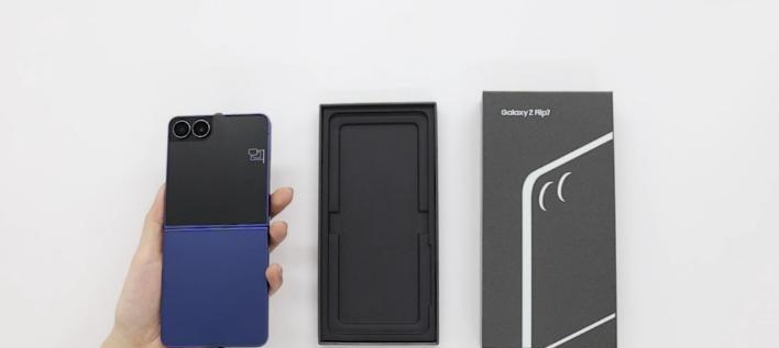 三星 Galaxy Z Flip7：握在掌心的 AI 旗舰